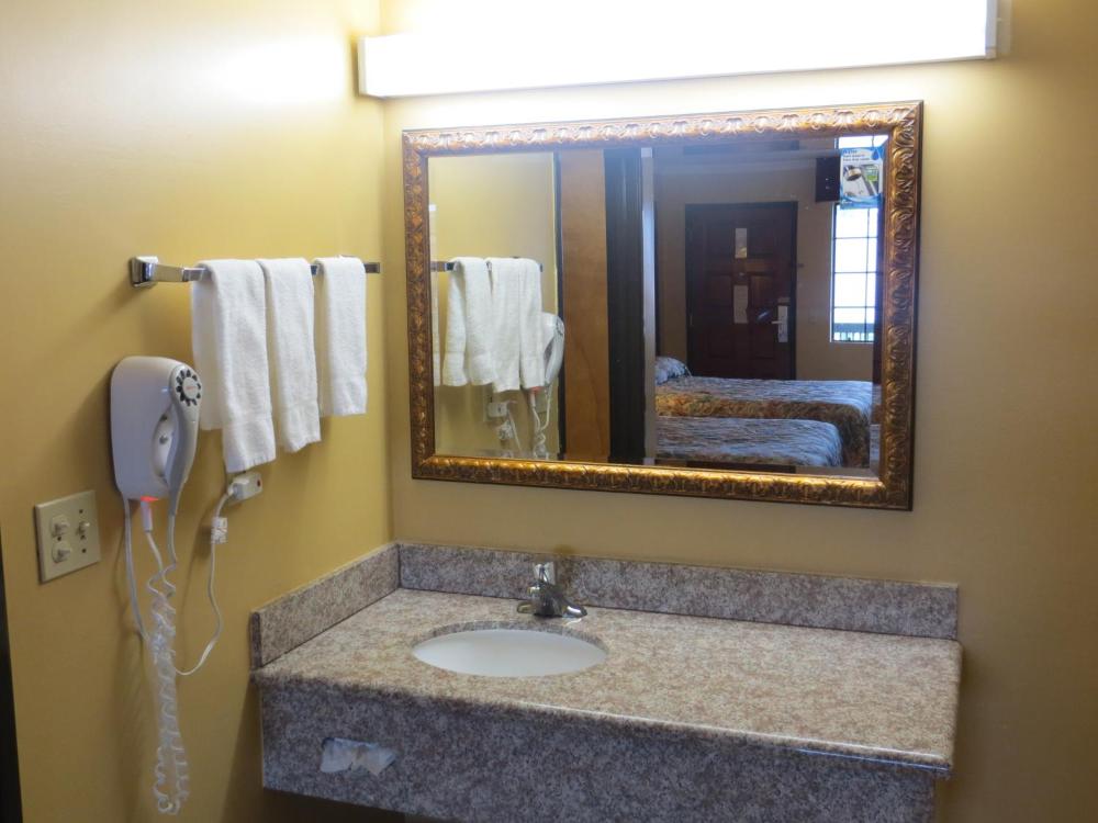 Queen Room with Two Queen Beds interior
